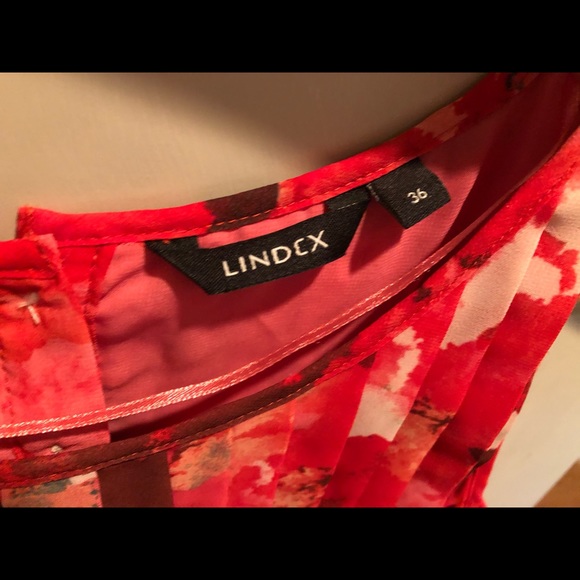 Cute top bought in Sweden. Never worn - Picture 3 of 3